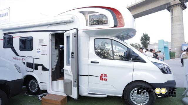 C型大额头，核载6人超惠价格，国六排放，38.8万华晨福特全顺房车