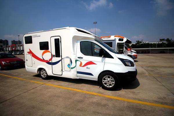 都是V362底盘 旌航梦想plus房车 指导价报41.8万！