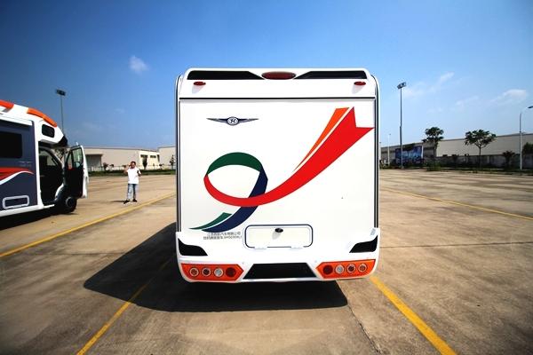 都是V362底盘 旌航梦想plus房车 指导价报41.8万！