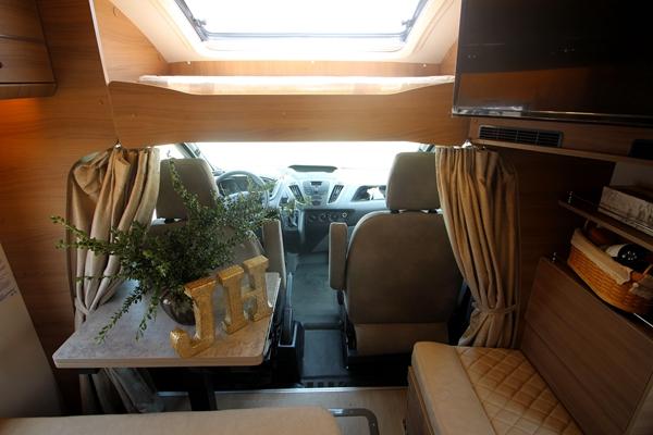 都是V362底盘 旌航梦想plus房车 指导价报41.8万！