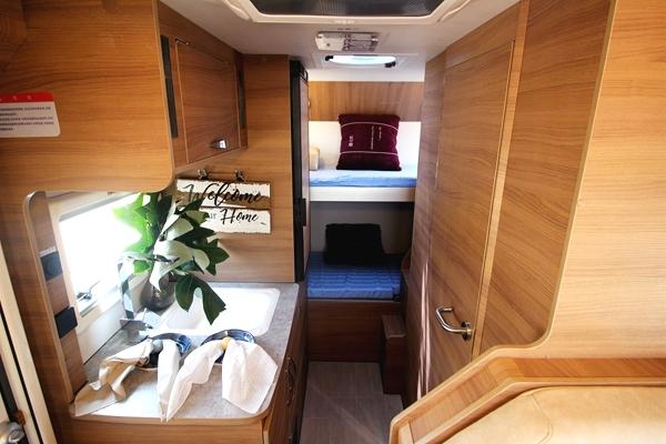 都是V362底盘 旌航梦想plus房车 指导价报41.8万！