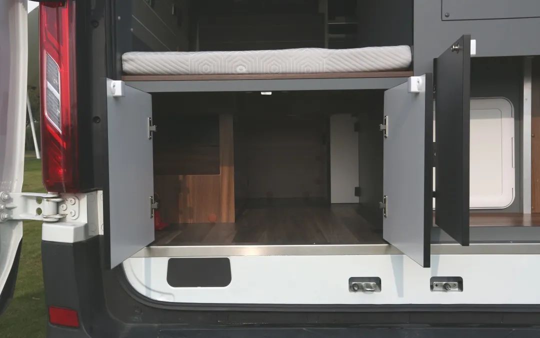 便利升级、超值之选——宇通B311纵置床布局房车