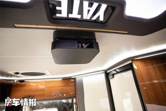 依维柯房车里的空间之王！独立一室一厅一卫，比住酒店还自在