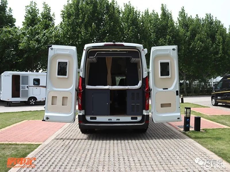 同款B型房车，选横床还是纵床？宇通B311选车指南！