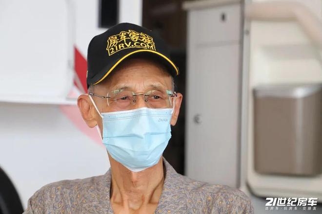 老年人的人生就该被定义吗?86岁老先生用房车旅行生活来证明 老年人的人生就该被定义吗?86岁老先生用房车旅行生活来证明