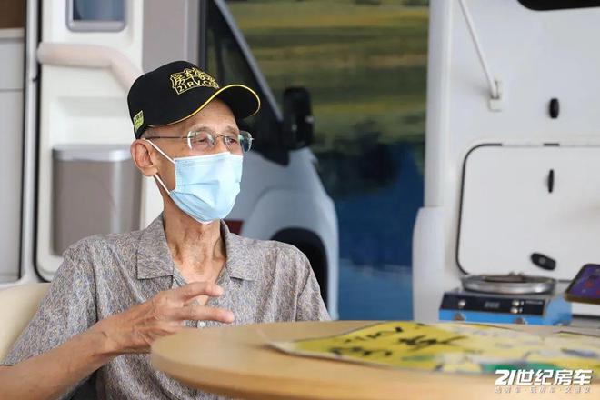 老年人的人生就该被定义吗?86岁老先生用房车旅行生活来证明 老年人的人生就该被定义吗?86岁老先生用房车旅行生活来证明