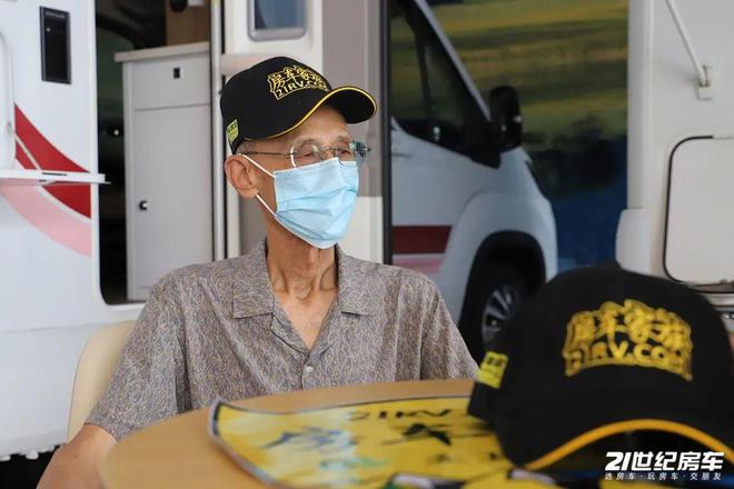 老年人的人生就该被定义吗?86岁老先生用房车旅行生活来证明 老年人的人生就该被定义吗?86岁老先生用房车旅行生活来证明