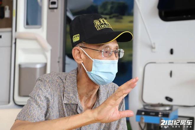 老年人的人生就该被定义吗?86岁老先生用房车旅行生活来证明 老年人的人生就该被定义吗?86岁老先生用房车旅行生活来证明