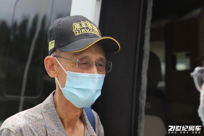 老年人的人生就该被定义吗?86岁老先生用房车旅行生活来证明 老年人的人生就该被定义吗?86岁老先生用房车旅行生活来证明