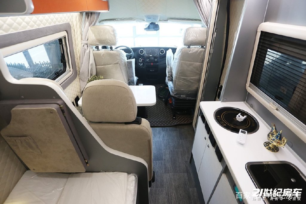 会“变色”的涂装?时尚新潮!拓锐斯特依维柯欧胜B型房车 会“变色”的涂装?时尚新潮!拓锐斯特依维柯欧胜B型房车