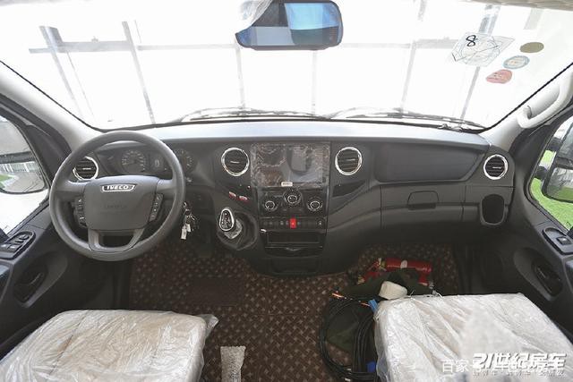 会“变色”的涂装?时尚新潮!拓锐斯特依维柯欧胜B型房车 会“变色”的涂装?时尚新潮!拓锐斯特依维柯欧胜B型房车