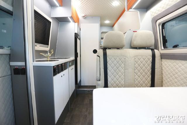 会“变色”的涂装?时尚新潮!拓锐斯特依维柯欧胜B型房车 会“变色”的涂装?时尚新潮!拓锐斯特依维柯欧胜B型房车