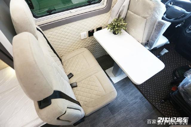 会“变色”的涂装?时尚新潮!拓锐斯特依维柯欧胜B型房车 会“变色”的涂装?时尚新潮!拓锐斯特依维柯欧胜B型房车