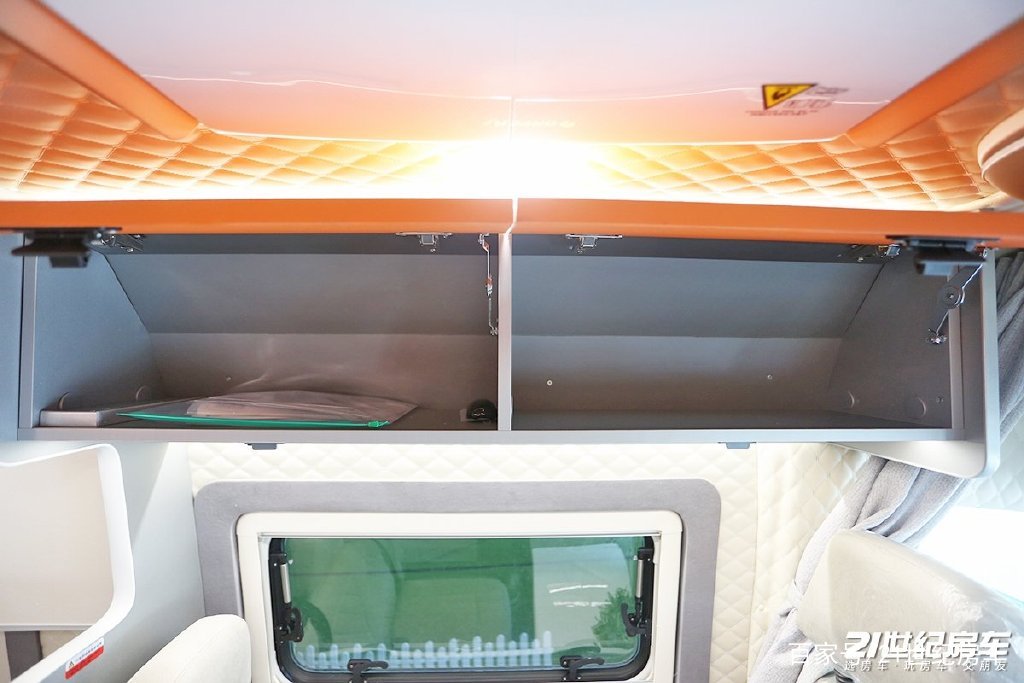 会“变色”的涂装?时尚新潮!拓锐斯特依维柯欧胜B型房车 会“变色”的涂装?时尚新潮!拓锐斯特依维柯欧胜B型房车