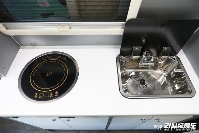 会“变色”的涂装?时尚新潮!拓锐斯特依维柯欧胜B型房车 会“变色”的涂装?时尚新潮!拓锐斯特依维柯欧胜B型房车