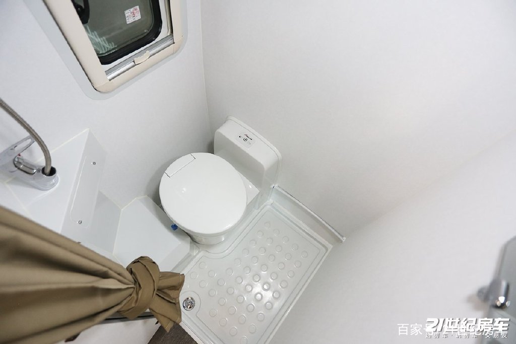 会“变色”的涂装?时尚新潮!拓锐斯特依维柯欧胜B型房车 会“变色”的涂装?时尚新潮!拓锐斯特依维柯欧胜B型房车