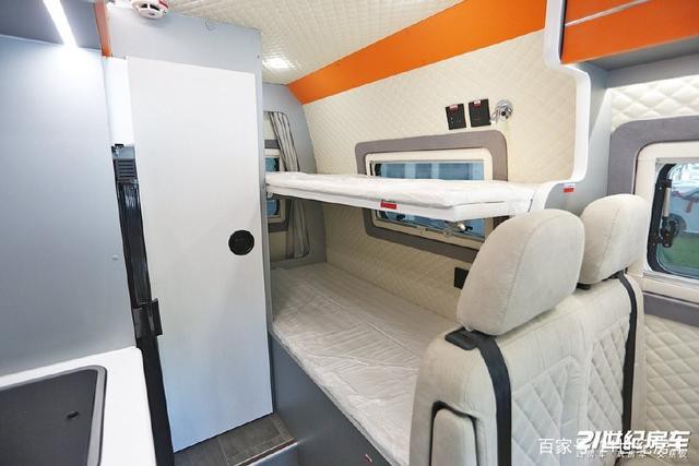 会“变色”的涂装?时尚新潮!拓锐斯特依维柯欧胜B型房车 会“变色”的涂装?时尚新潮!拓锐斯特依维柯欧胜B型房车