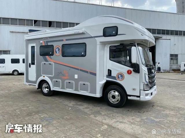 女主人喜欢的房车长啥样？带独立厨房能施展厨艺，超大空间真舒坦