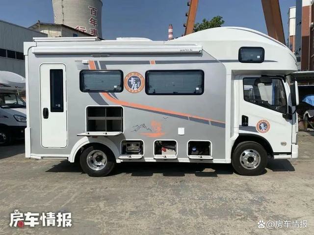 女主人喜欢的房车长啥样？带独立厨房能施展厨艺，超大空间真舒坦