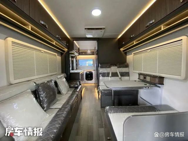 女主人喜欢的房车长啥样？带独立厨房能施展厨艺，超大空间真舒坦
