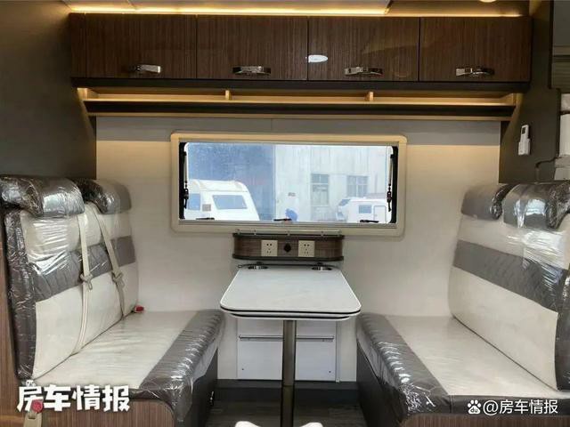 女主人喜欢的房车长啥样？带独立厨房能施展厨艺，超大空间真舒坦