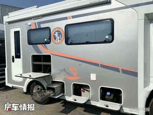 女主人喜欢的房车长啥样？带独立厨房能施展厨艺，超大空间真舒坦
