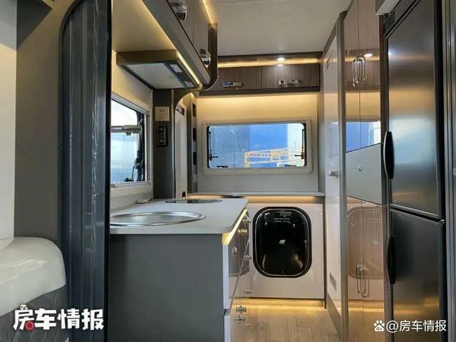 女主人喜欢的房车长啥样？带独立厨房能施展厨艺，超大空间真舒坦