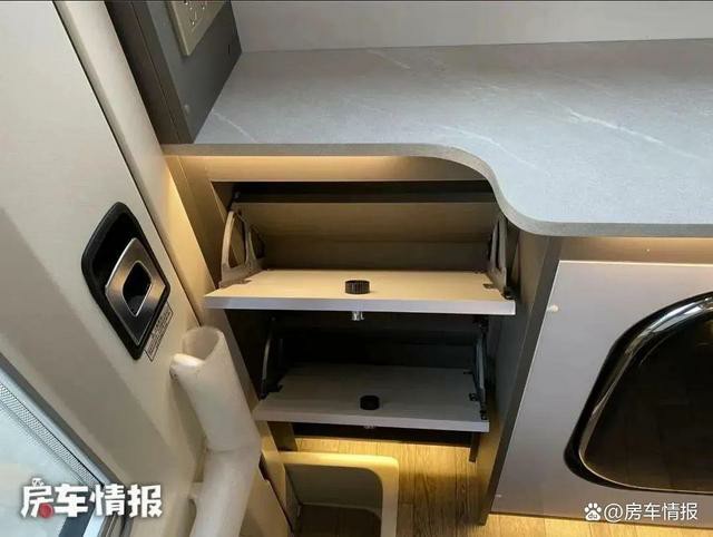 女主人喜欢的房车长啥样？带独立厨房能施展厨艺，超大空间真舒坦