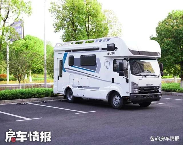 女主人喜欢的房车长啥样？带独立厨房能施展厨艺，超大空间真舒坦