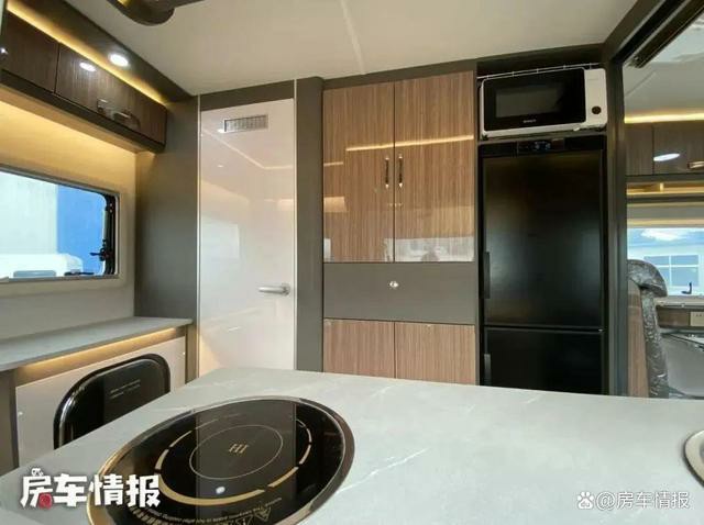 女主人喜欢的房车长啥样？带独立厨房能施展厨艺，超大空间真舒坦