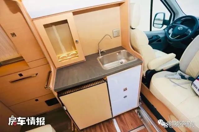 23.8万的大通房车，2.0T动力可日常代步，带专利设计小两口用正好