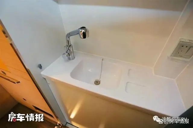 23.8万的大通房车，2.0T动力可日常代步，带专利设计小两口用正好
