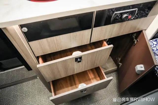 升级48V电路，拒绝电量焦虑，宇通B311豪享版房车全新发布！