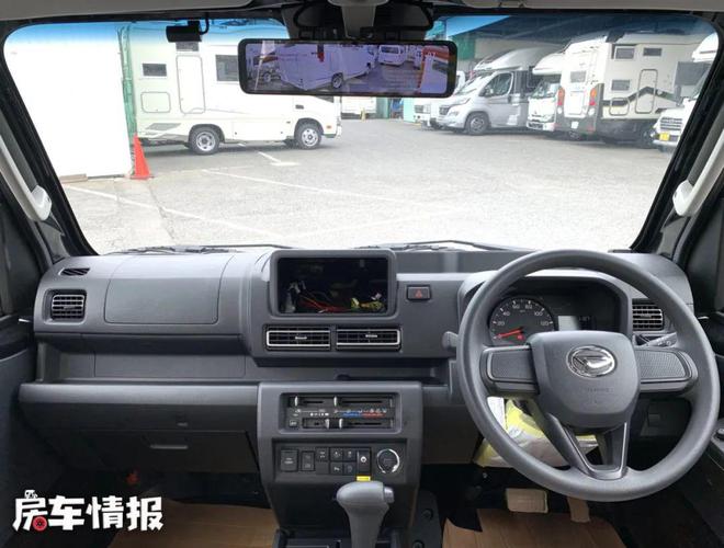 长度仅3.3米的微型房车，内部厨房卧室齐全，号称周末露营神器！