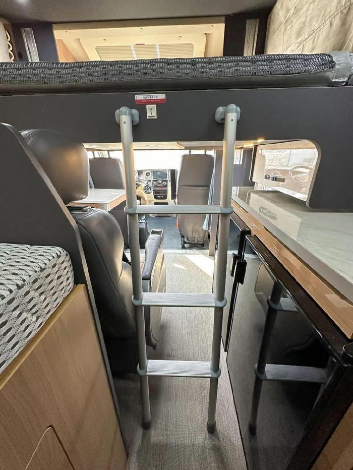 新星依途T600旗舰款 全铝车身 双航空座椅布局 精致实用兼顾商旅